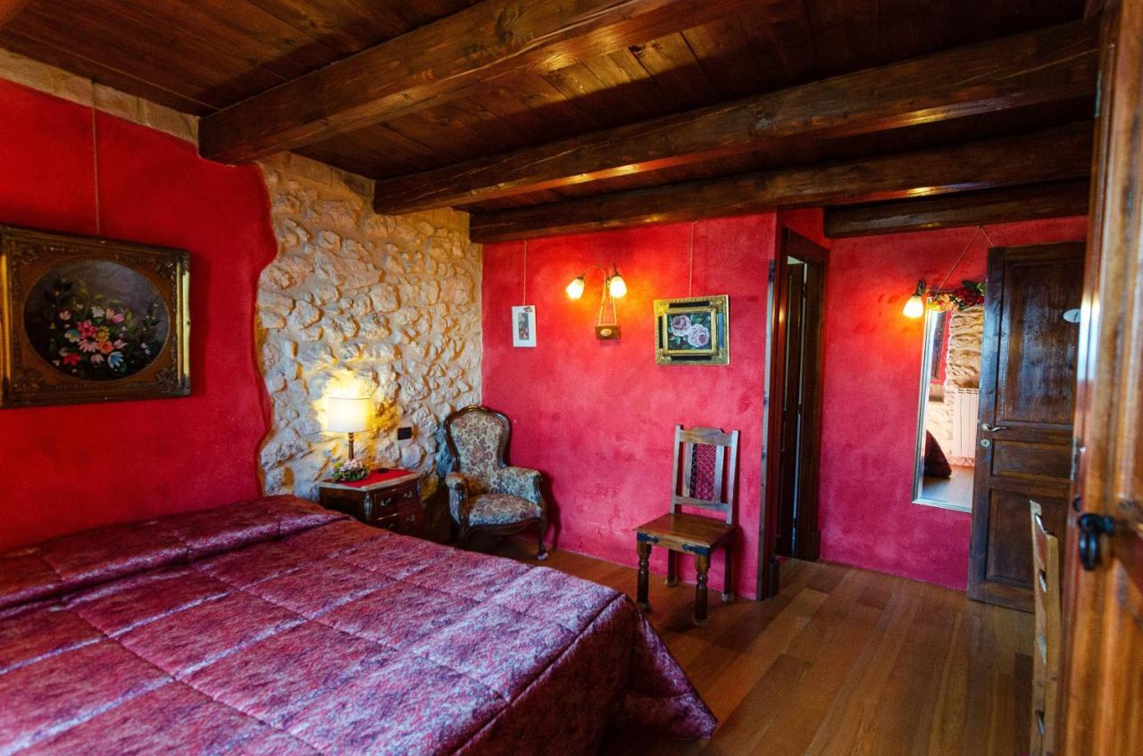 מלון קסטל דה מונטה La Locanda Delle Streghe - Relais Ristorante מראה חיצוני תמונה