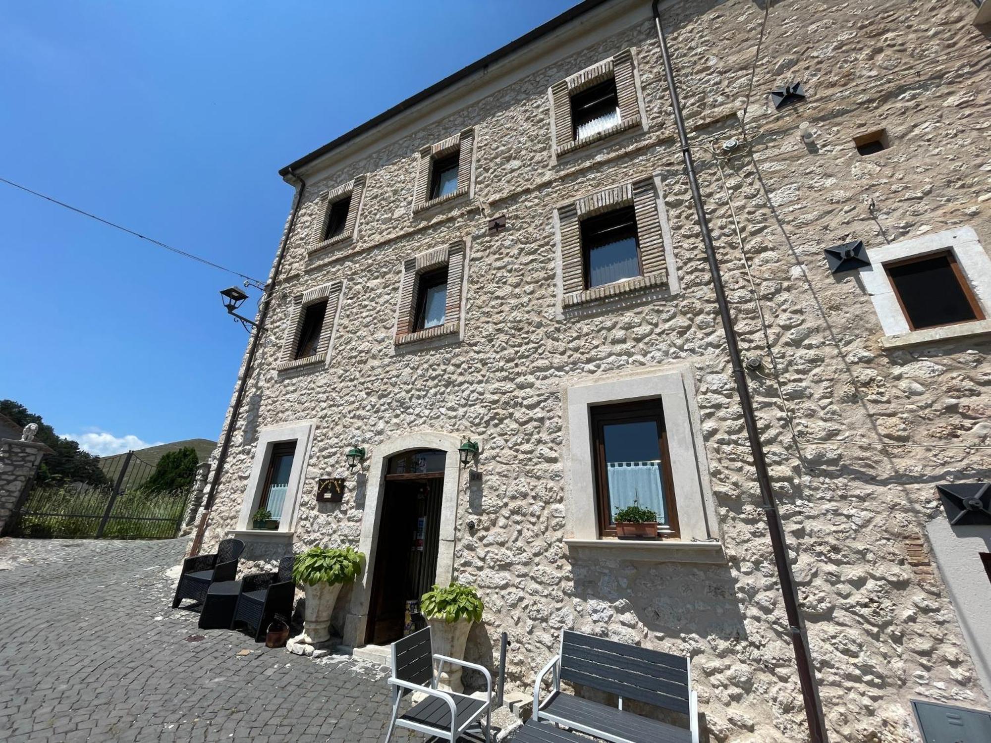 מלון קסטל דה מונטה La Locanda Delle Streghe - Relais Ristorante מראה חיצוני תמונה