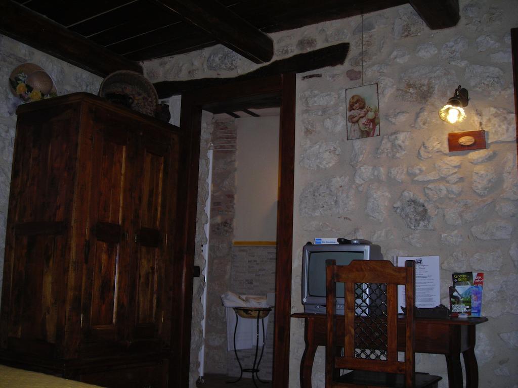 מלון קסטל דה מונטה La Locanda Delle Streghe - Relais Ristorante חדר תמונה